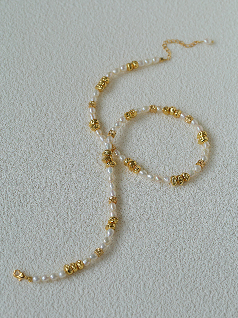 18K Gold Plated Freshwater Pearl & Hammered Bead Necklace | Minimalist Vintage Collar Necklace