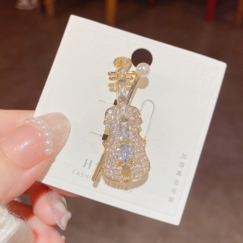 Violin Pearl Brooch – Sparkling Crystal Music Pin