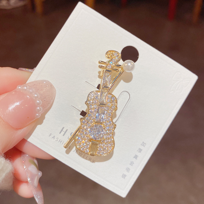 Violin Pearl Brooch – Sparkling Crystal Music Pin