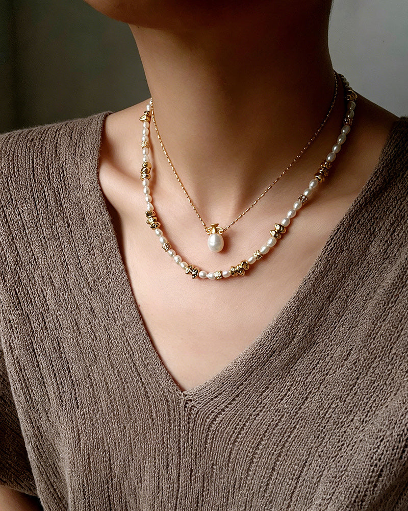 18K Gold Plated Freshwater Pearl & Hammered Bead Necklace | Minimalist Vintage Collar Necklace