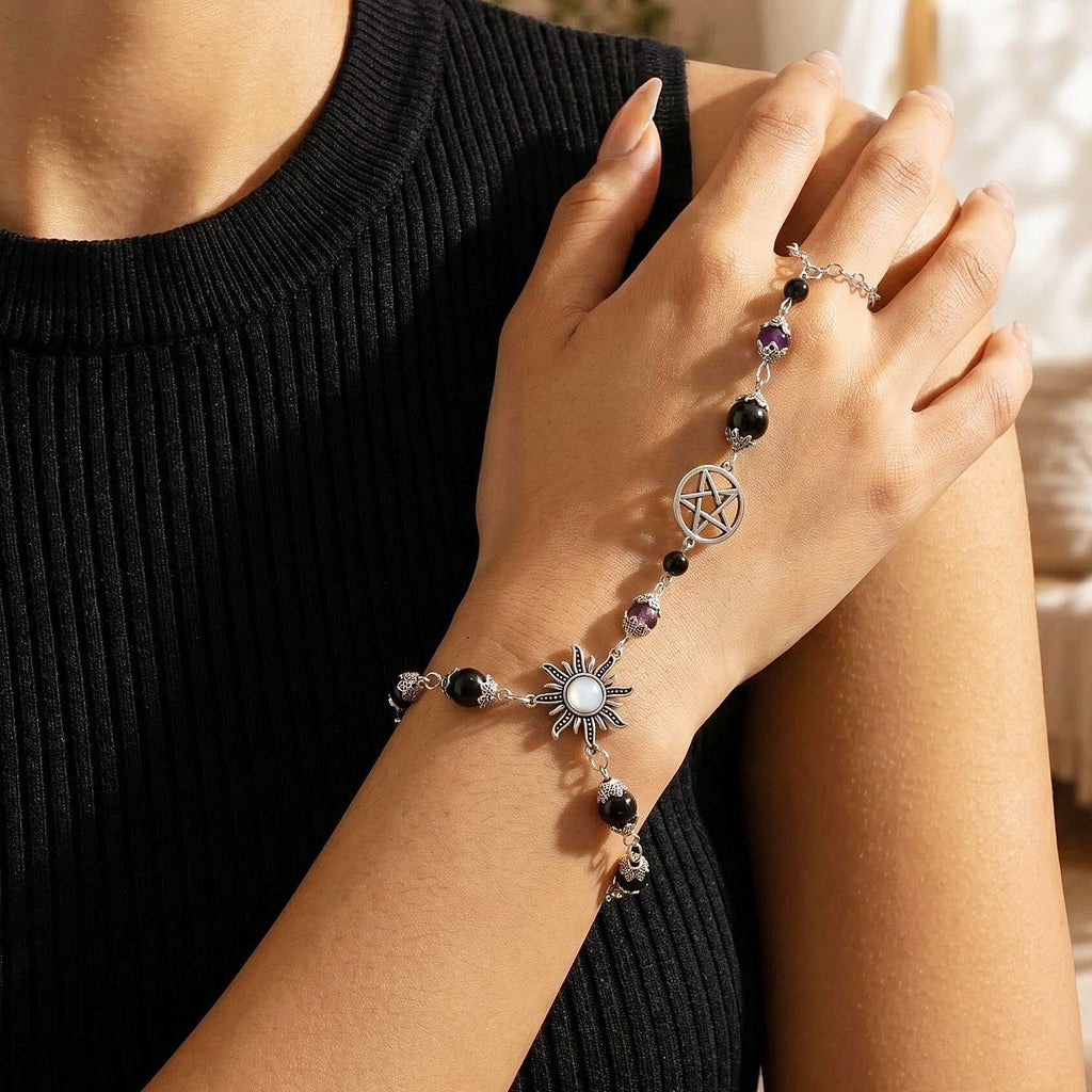 Five-pointedstar-shapedsunmoonlightstonelinkedfingerbraceletwearinganddisplay