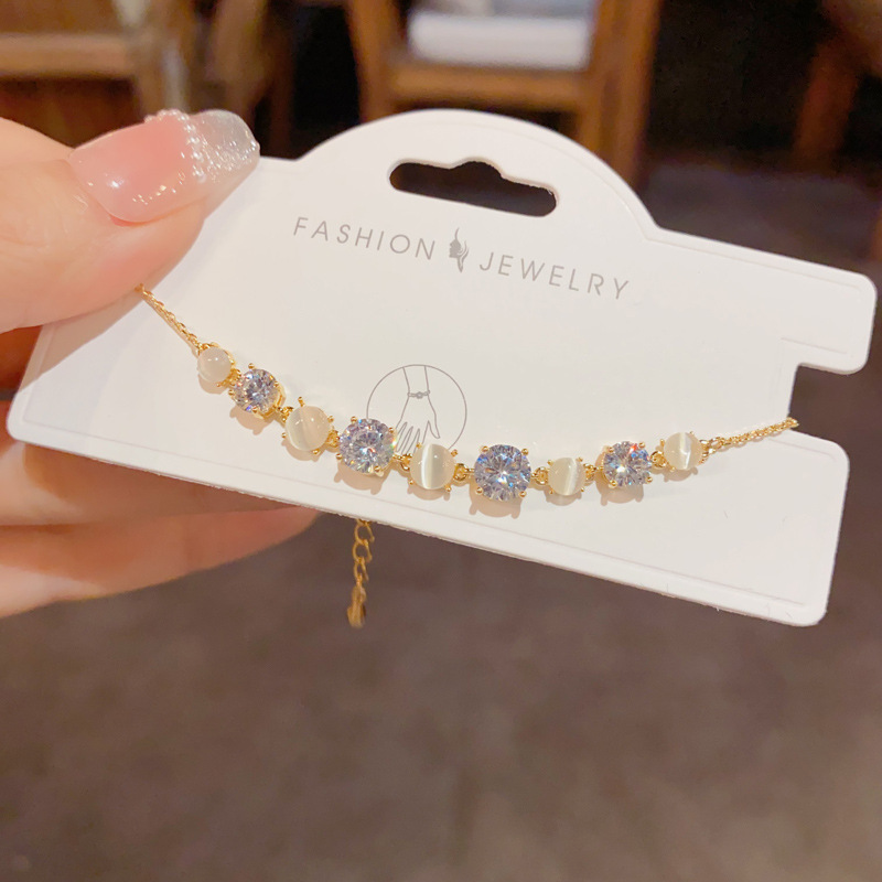 Sparkling zircon cat's eye fashion bracelet