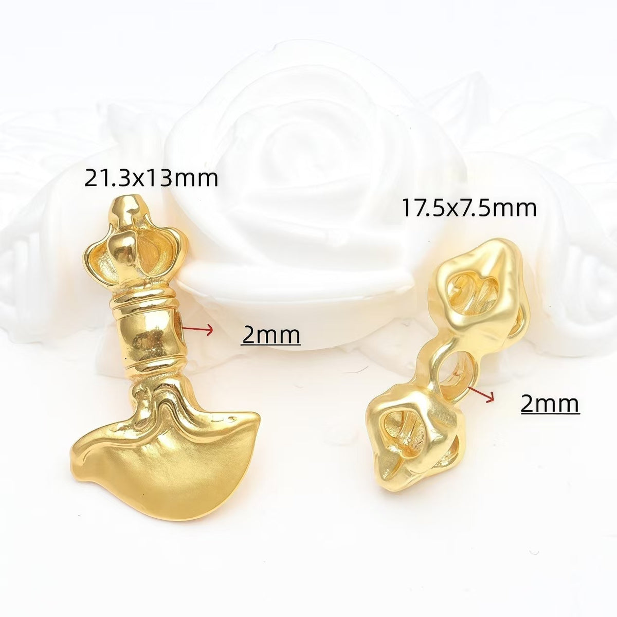 Gold vajra pendant with engraved detail